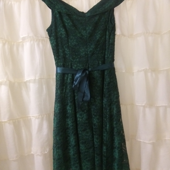 Gorgeous hunter green lace dress - Picture 2 of 2